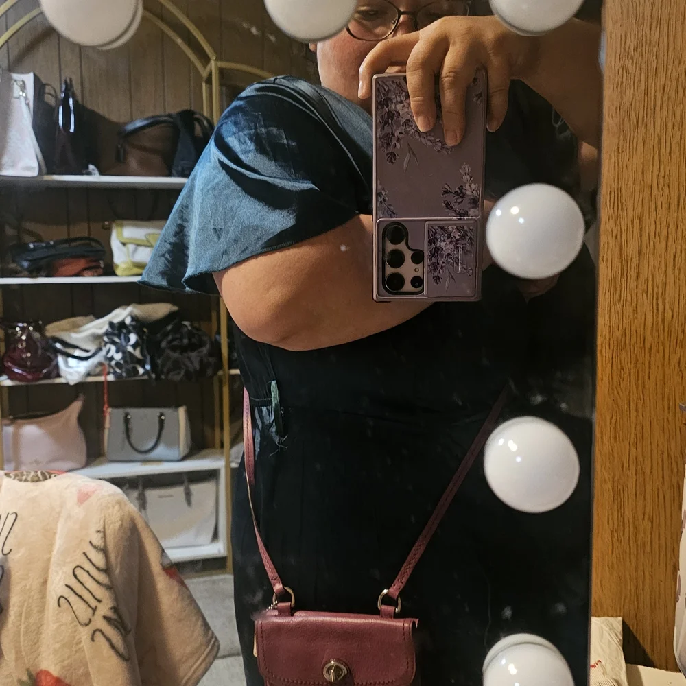 Coach Dylan Purple Mini Wallet with Turnlock Closure. - Picture 7 of 8